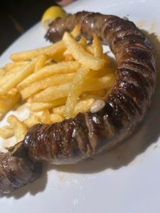 Κιβωτός: Μια ταβέρνα στην Κηφισιά σερβίρει κοπές βοδινών steaks, άψογα ψημένες - FlagInLife