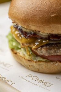 Pommes: Όταν το street food γίνεται σοβαρή υπόθεση - FlagInLife