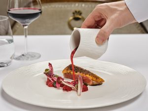 Το GB Roof Garden του Ξενοδοχείου Μεγάλη Βρεταννία καλωσορίζει τον νέο Chef de Cuisine Γιάννη Ροκανά και παρουσιάζει το ανανεωμένο fine comfort μενού του 3 Το GB Roof Garden του Ξενοδοχείου Μεγάλη Βρεταννία καλωσορίζει τον νέο Chef de Cuisine Γιάννη Ροκανά και παρουσιάζει το ανανεωμένο fine comfort μενού του - FlagInLife