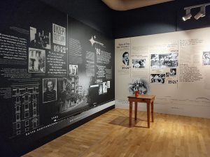 Βασίλης Τσιτσάνης: Η διαδρομή του και η μεταμόρφωση ενός ιστορικού κτιρίου σε μουσείο 3 Βασίλης Τσιτσάνης: Η διαδρομή του και η μεταμόρφωση ενός ιστορικού κτιρίου σε μουσείο - FlagInLife