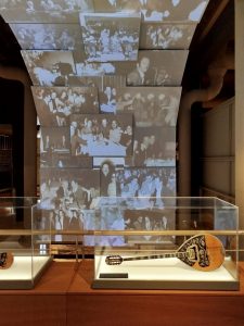 Βασίλης Τσιτσάνης: Η διαδρομή του και η μεταμόρφωση ενός ιστορικού κτιρίου σε μουσείο 5 Βασίλης Τσιτσάνης: Η διαδρομή του και η μεταμόρφωση ενός ιστορικού κτιρίου σε μουσείο - FlagInLife