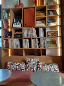 Okupa Kitchen & Listening Bar: από brunch έως late night cocktails, ένα urban hub για κάθε στιγμή της ημέρας 3 Okupa Kitchen & Listening Bar: από brunch έως late night cocktails, ένα urban hub για κάθε στιγμή της ημέρας - FlagInLife