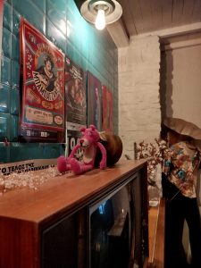 Ροζ Πάνθηρας Fire Kitchen: στην πλατεία Βαρνάβα η Ελληνική κουζίνα συναντά το χιούμορ ενός πολυμήχανου ήρωα 1 Ροζ Πάνθηρας Fire Kitchen: στην πλατεία Βαρνάβα η Ελληνική κουζίνα συναντά το χιούμορ ενός πολυμήχανου ήρωα - FlagInLife