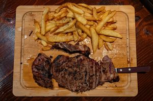 Χονολουλού: Το ζυθεστιατόριο της γειτονιάς με τροπικό όνομα και μοντέρνα καφενειακή ψυχή 3 Χονολουλού: Το ζυθεστιατόριο της γειτονιάς με τροπικό όνομα και μοντέρνα καφενειακή ψυχή - FlagInLife