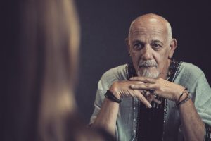 Η Συνάντηση: Για 3η συνεχή χρονιά, ο Γιώργος Κιμούλης επιστρέφει στο Θέατρο Μουσούρη σε ένα ρόλο που καθηλώνει το θεατή - FlagInLife