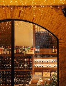 Ydoron: Ένα θαλασσινό steak house στο Μοναστηράκι με θέα την Ακρόπολη - FlagInLife