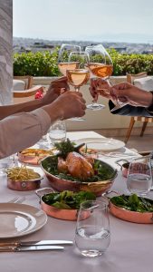 «The Grand Weekend Roast» στο GB Roof Garden του Ξενοδοχείου Μεγάλη Βρεταννία 1 «The Grand Weekend Roast» στο GB Roof Garden του Ξενοδοχείου Μεγάλη Βρεταννία - FlagInLife