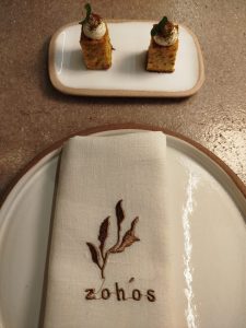 Zohos: Όταν η ξενοδοχειακή κουζίνα γίνεται προσωπική υπόθεση - FlagInLife