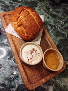 Ψωμί & Αλάτι: Ένα διαχρονικό τραπέζι στο Χαλάνδρι - FlagInLife