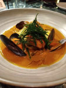 Ψωμί & Αλάτι: Ένα διαχρονικό τραπέζι στο Χαλάνδρι - FlagInLife