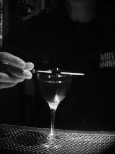 White Monkey: Δώδεκα χρόνια καλοκαίρι 1 White Monkey: Δώδεκα χρόνια καλοκαίρι - FlagInLife