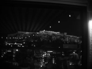 Αθηναϊκή Ταράτσα: Μια ταράτσα, δύο θεάματα 1 Αθηναϊκή Ταράτσα: Μια ταράτσα, δύο θεάματα - FlagInLife