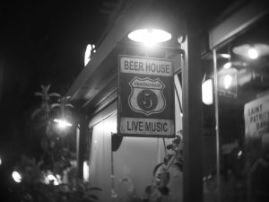 Pentagram Beer House: Ροκ διάθεση και παγωμένες μπύρες - FlagInLife