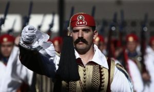 Φουστανέλα: 400 πιέτες – 400 χρόνια σκλαβιάς υπό την Οθωμανική κυριαρχία - FlagInLife