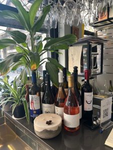 Το Κοπερτί Wine Bar: Ένα ζεστό wine bar στη γειτονιά των Πετραλώνων - FlagInLife
