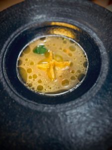 1350 μέτρα πάνω από τη γεύση: στο μπαλκόνι του Μetsovo 1350m, στο Grand Forest Metsovo - FlagInLife