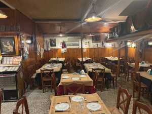 Ταβέρνα "Ο Σπανός": Μια ταβέρνα στα Πατήσια που σε γυρίζει πίσω στο χρόνο - FlagInLife