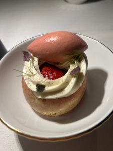 1890 Restaurant: Ένα νέο εστιατόριο δίνει πνοή αρχοντιάς στην οδό Αθηναΐδος - FlagInLife