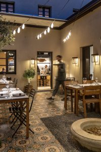 Akres Lindos: fine local cuisine στο παλαιότερο καφενείο της Λίνδου - FlagInLife