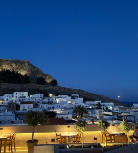 Akres Lindos: fine local cuisine στο παλαιότερο καφενείο της Λίνδου - FlagInLife