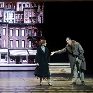 Astoria: το musical που απεικονίζει το γυναικείο ελληνικό όνειρο στη Νέα Υόρκη του Μεσοπολέμου - FlagInLife