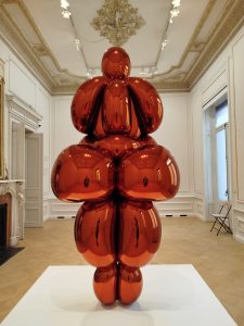 Jeff Koons «Αφροδίτη» του Lespugue: γιατί η νέα έκθεση στο Μουσείο Κυκλαδικής Τέχνης είναι κάτι παραπάνω από ένα πολιτιστικό δρώμενο - FlagInLife