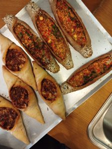 Feyrouz Athens: μια στάση στο Ανατολίτικο σύμπαν του πιο δημοφιλούς street foodάδικου της Αθήνας 3 Feyrouz Athens: μια στάση στο Ανατολίτικο σύμπαν του πιο δημοφιλούς street foodάδικου της Αθήνας - FlagInLife