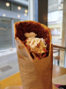 Feyrouz Athens: μια στάση στο Ανατολίτικο σύμπαν του πιο δημοφιλούς street foodάδικου της Αθήνας 5 Feyrouz Athens: μια στάση στο Ανατολίτικο σύμπαν του πιο δημοφιλούς street foodάδικου της Αθήνας - FlagInLife