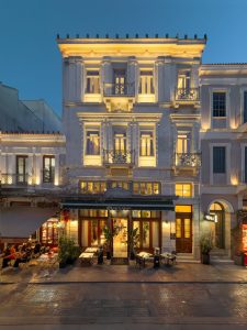 1890 Restaurant: Ένα νέο εστιατόριο δίνει πνοή αρχοντιάς στην οδό Αθηναΐδος - FlagInLife