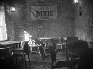 Bluegrass Whiskey & Beer Emporium: Κεντάκι - Κορωπί, ένα τσιγάρο δρόμος - FlagInLife