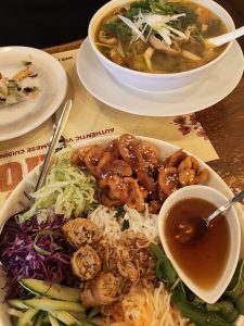 Από το Ανόι στο κέντρο της Αθήνας: Οδηγός για τα καλύτερα βιετναμέζικα πιάτα της πόλης, γεμάτα αρώματα και φρεσκάδα - FlagInLife