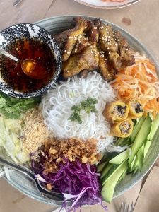 Από το Ανόι στο κέντρο της Αθήνας: Οδηγός για τα καλύτερα βιετναμέζικα πιάτα της πόλης, γεμάτα αρώματα και φρεσκάδα - FlagInLife