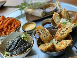 Από το Ανόι στο κέντρο της Αθήνας: Οδηγός για τα καλύτερα βιετναμέζικα πιάτα της πόλης, γεμάτα αρώματα και φρεσκάδα - FlagInLife