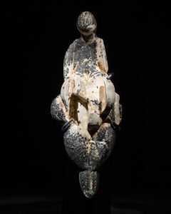 Jeff Koons «Αφροδίτη» του Lespugue: γιατί η νέα έκθεση στο Μουσείο Κυκλαδικής Τέχνης είναι κάτι παραπάνω από ένα πολιτιστικό δρώμενο - FlagInLife