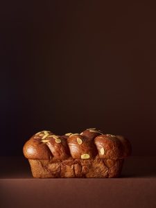 Crash test σε 8 πασχαλινά τσουρέκια της Αθήνας 1 Crash test σε 8 πασχαλινά τσουρέκια της Αθήνας - FlagInLife