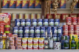 Οι μπακαλοταβέρνες του Πειραιά: Ζωντανά αποτυπώματα μιας άλλης εποχής - FlagInLife