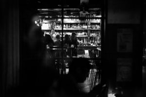 Πως να είσαι ο πελάτης που όλοι οι bartenders θέλουμε στα μπαρ - FlagInLife