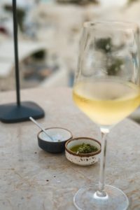 Πασχαλινό τραπέζι & κρασί: προτάσεις και ιδανικοί συνδυασμοί για κάθε πιάτο - FlagInLife