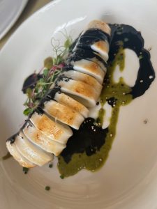 Vrahos Avia Cuisine & Wine: Το εστιατόριο που φέρνει τη σύγχρονη ελληνική κουζίνα πάνω στο κύμα της Μεσσηνίας - FlagInLife