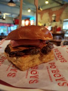 PO’BOYS BBQ: ένα σοβαρό BBQ joint Αμερικανικού Νότου στην περιοχή του Ψυρρή - FlagInLife