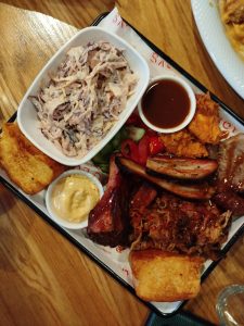 PO’BOYS BBQ: ένα σοβαρό BBQ joint Αμερικανικού Νότου στην περιοχή του Ψυρρή - FlagInLife