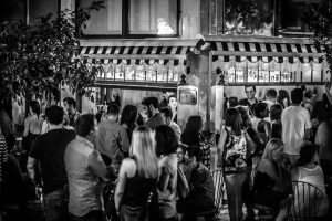 Street Bars: Όταν η καλύτερη μπάρα είναι ο δρόμος - FlagInLife
