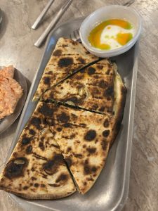 Synaxis Taverna: Αυθεντικές γεύσεις σε μια φροντισμένη ταβέρνα στη Βουλιαγμένη - FlagInLife