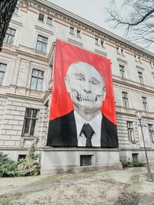 Σύσταση Ειδικού Δικαστηρίου για έναν εγκληματία πολέμου!!! - FlagInLife