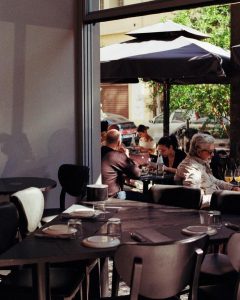 Μαιτρ & Μαργαρίτα: Comfort ελληνική κουζίνα με bistrot ψυχή στην καρδιά της Θεσσαλονίκης - FlagInLife