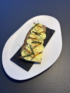 Veranda Restaurant: Η δημιουργική ελληνική κουζίνα του Γιάννη Μαρινόπουλου συναντά το μαγευτικό τοπίο του Vathi Cove Luxury Resort 2 Veranda Restaurant: Η δημιουργική ελληνική κουζίνα του Γιάννη Μαρινόπουλου συναντά το μαγευτικό τοπίο του Vathi Cove Luxury Resort - FlagInLife