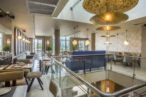 Hill Athens Restaurant: Όταν η θέα συναντά την ουσία στην καρδιά του Θησείου - FlagInLife
