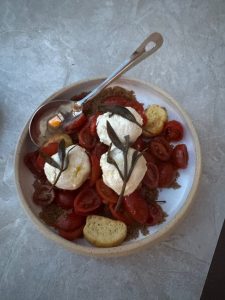Mantri Mountain Resto: Στο βουνό των νοτίων προαστίων κρύβεται ένας γαστρονομικός προορισμός - FlagInLife