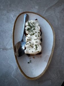 Mantri Mountain Resto: Στο βουνό των νοτίων προαστίων κρύβεται ένας γαστρονομικός προορισμός - FlagInLife