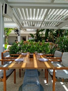 Helios Poolside Restaurant: Ο Enrique Fernandez υπογράφει ένα μενού που φέρνει τη σύγχρονη Latin American κουζίνα δίπλα στην πισίνα του Four Seasons Astir Palace - FlagInLife